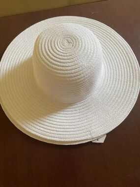 Time and Tru White Wide-Brim Sunhat